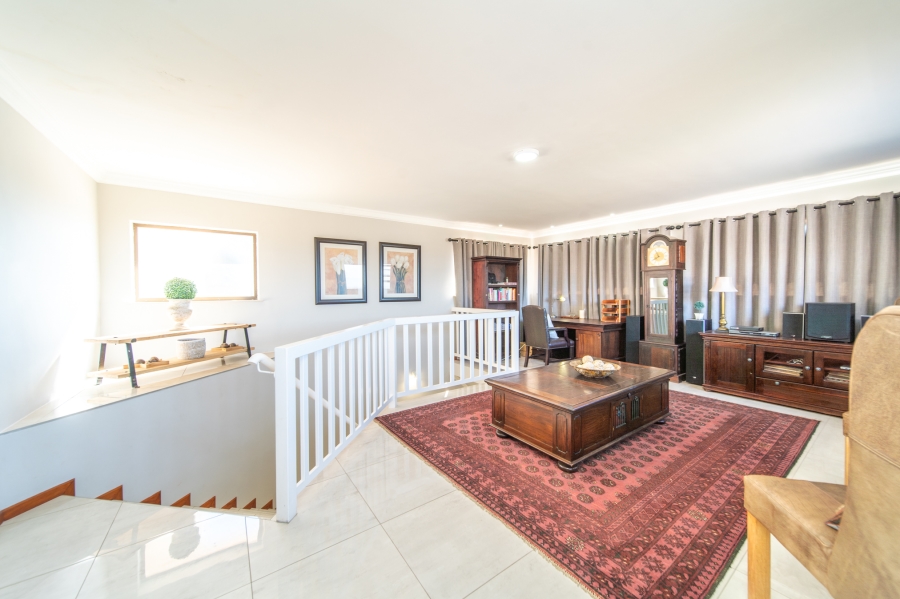 To Let 5 Bedroom Property for Rent in Vincent Heights Eastern Cape